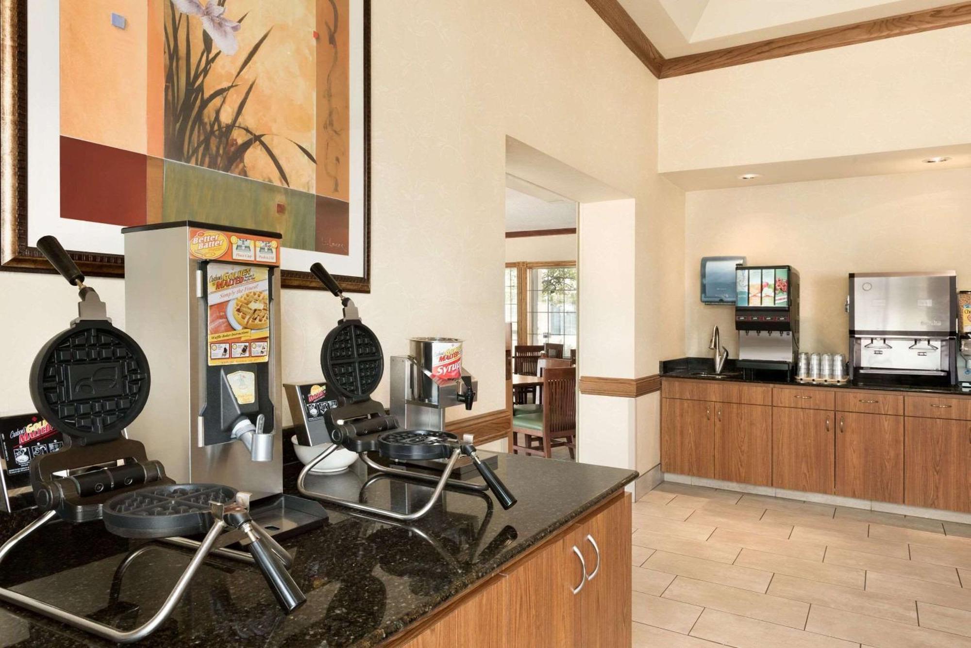Country Inn & Suites By Radisson, Chanhassen, Mn Bagian luar foto