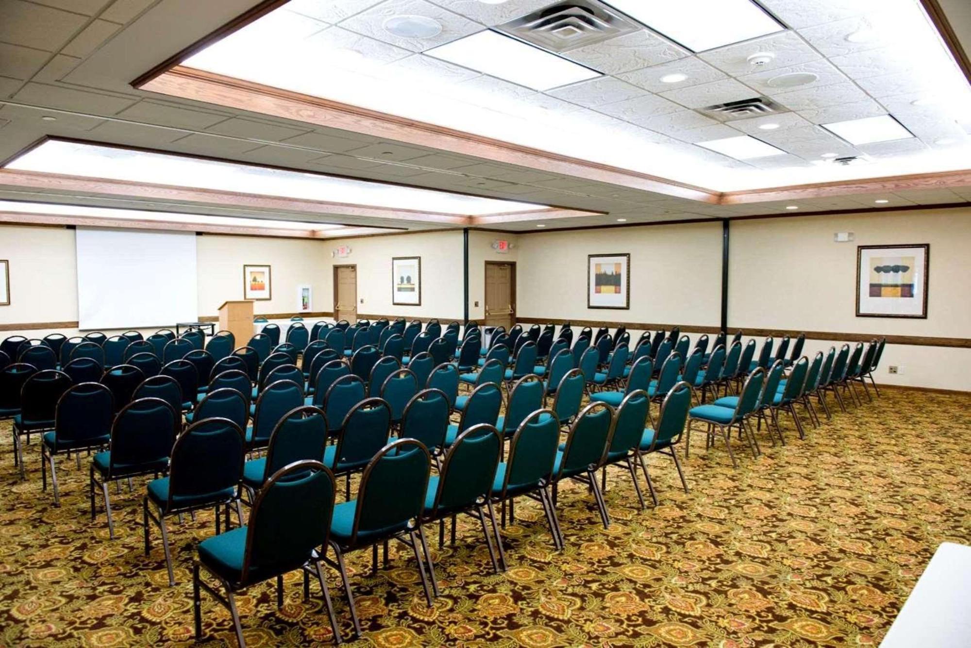 Country Inn & Suites By Radisson, Chanhassen, Mn Bagian luar foto