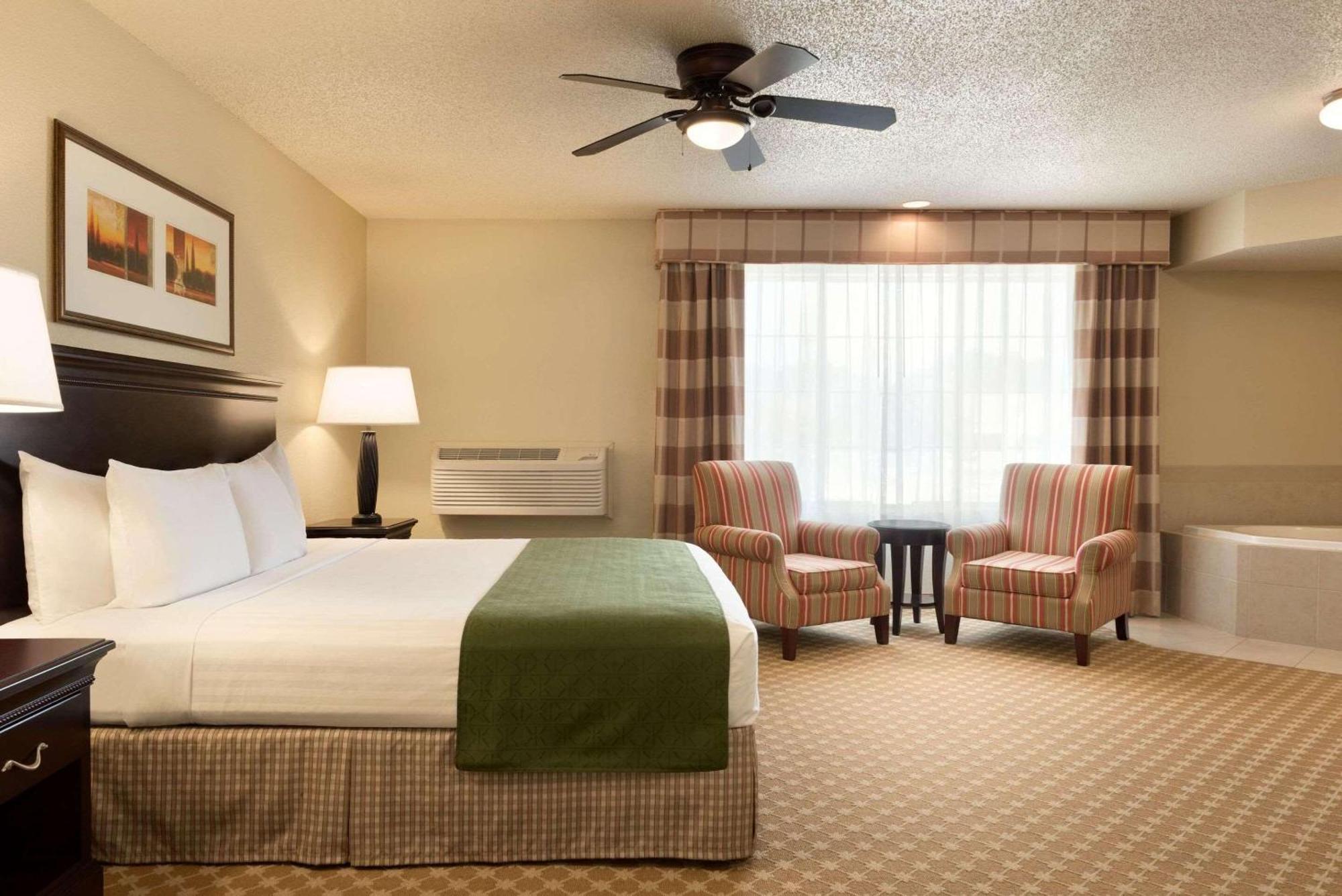 Country Inn & Suites By Radisson, Chanhassen, Mn Bagian luar foto