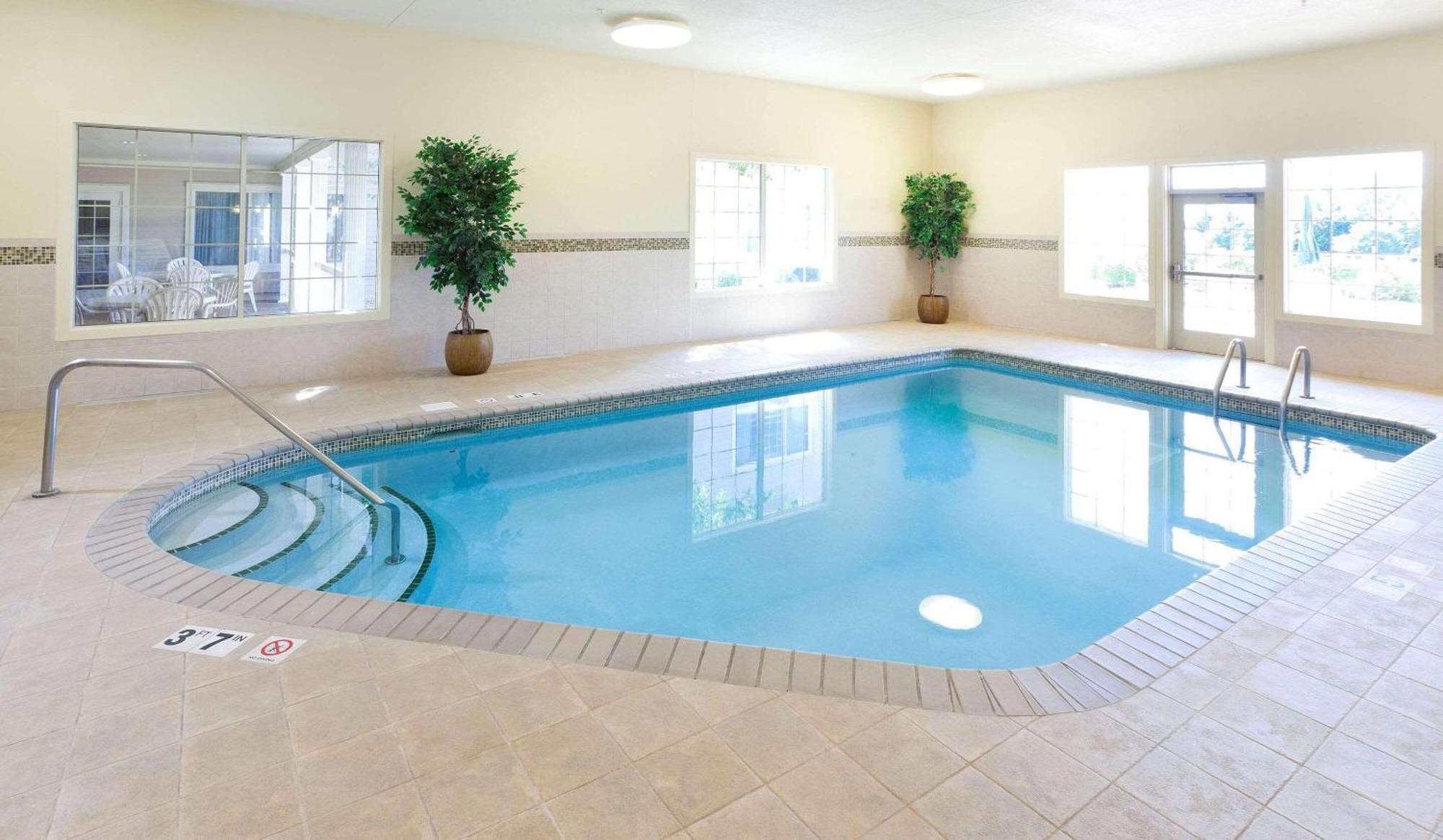Country Inn & Suites By Radisson, Chanhassen, Mn Bagian luar foto