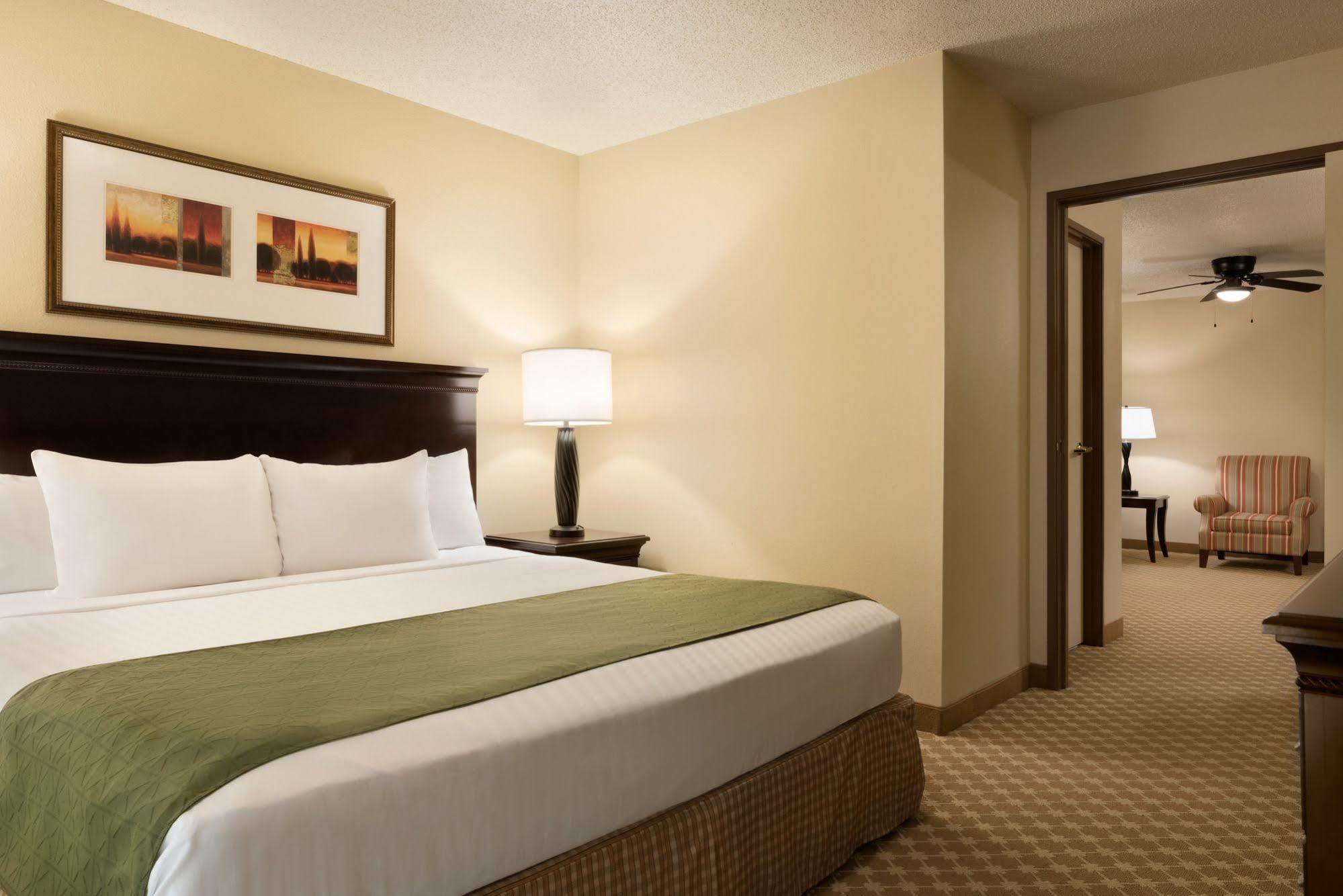 Country Inn & Suites By Radisson, Chanhassen, Mn Bagian luar foto