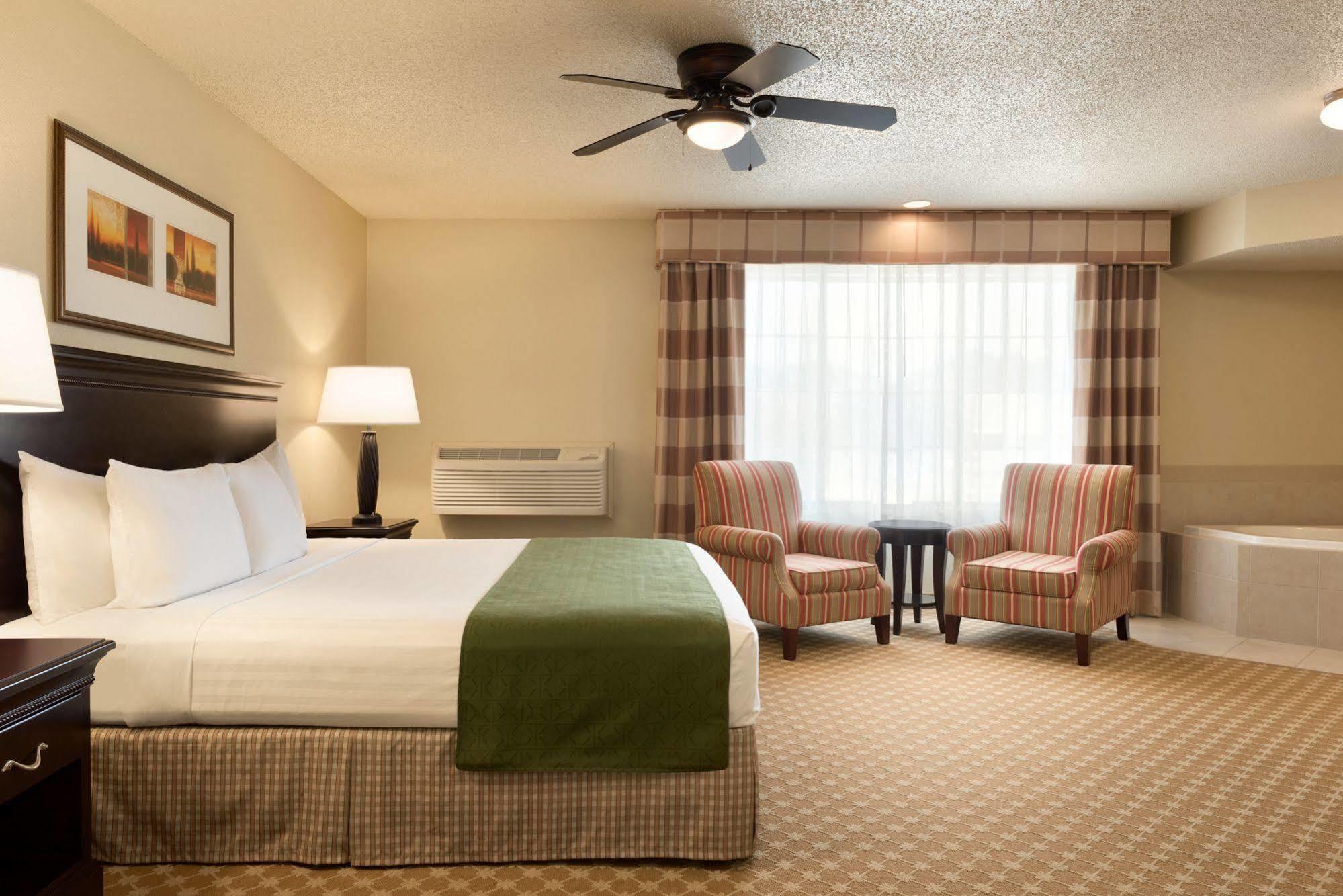 Country Inn & Suites By Radisson, Chanhassen, Mn Bagian luar foto